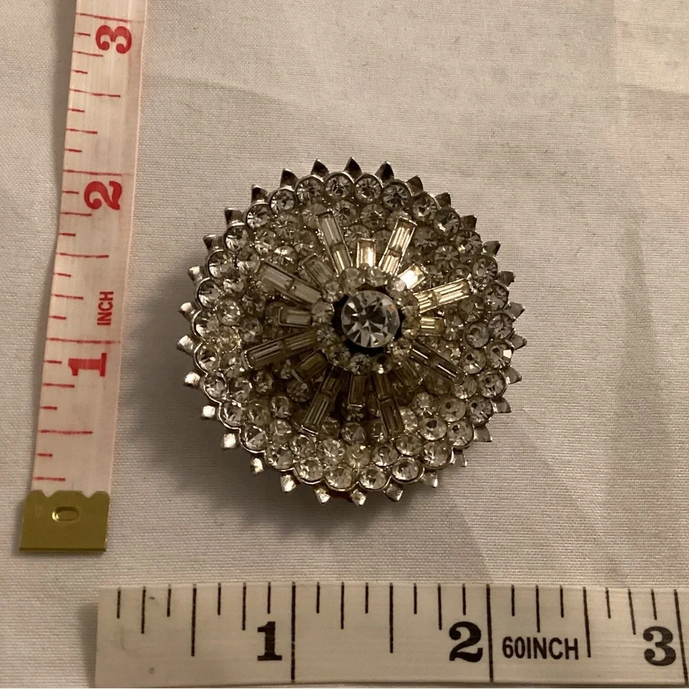 CORO 3D Starburst Snow Flake Silvertone And Clear Glass Brooch - Picture 4 of 4